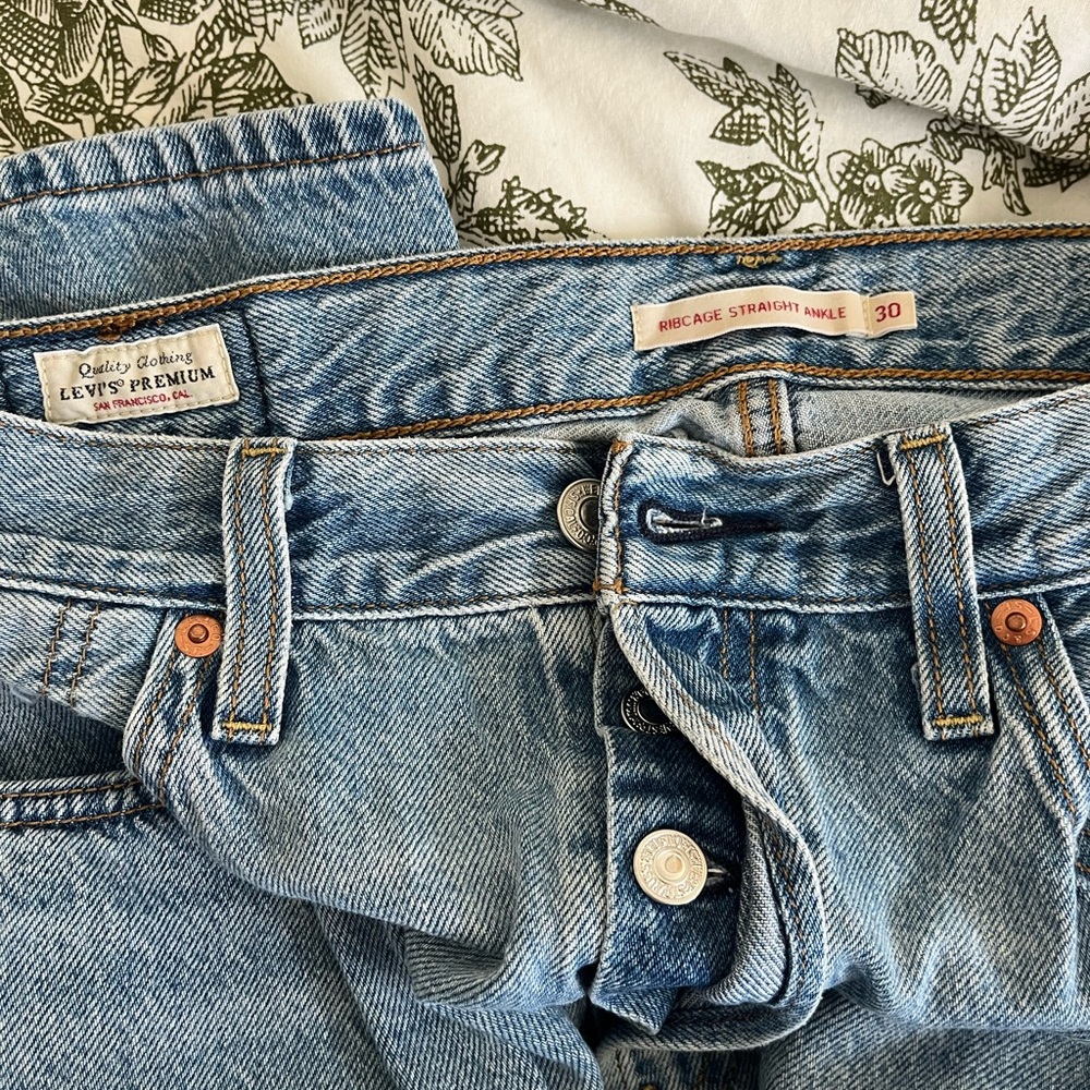 Levi’s Ribcage Straight Ankle Jeans
